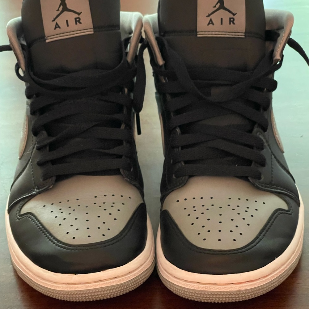 Jordan 1 mid Shadow
